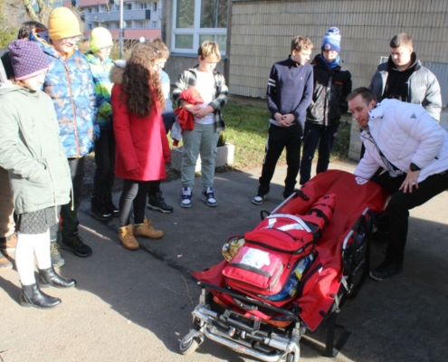 První pomoc při krvácení a resuscitace, prohlídka sanitky